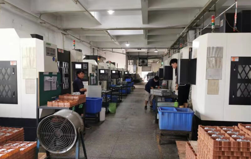 CNC課：CNC加工中心及5軸加工中心共236臺。