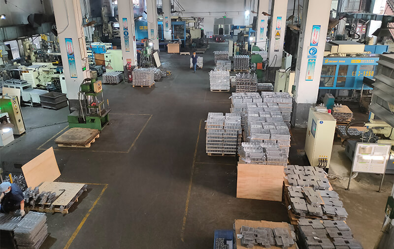 壓鑄課：噸位從280~4000T壓鑄機，共53臺。